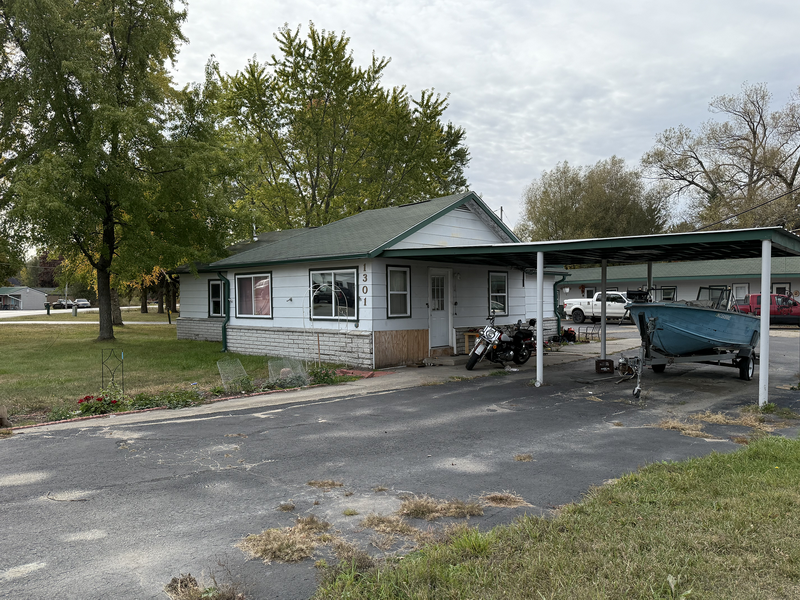 Ritz Motel (Birch Haus Motel) - Loopnet Real Estate Listing Photo (newer photo)